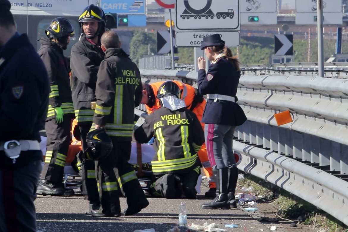Tre morti sulle strade siciliane. Donna travolta da auto a Palermo, due motociclisti perdono la vita sulla A29dir