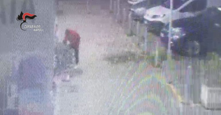Tenta di rapire un bimbo di 5 anni al supermercato, 45enne arrestato a Caivano