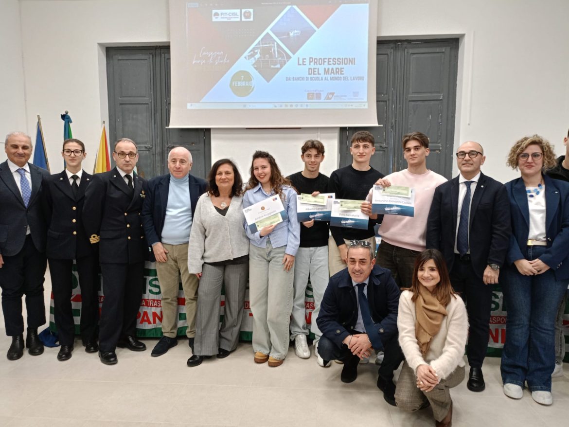 FIT CISL Trapani premia gli studenti eccellenti del Nautico Marino Torre durante la consegna delle borse di studio