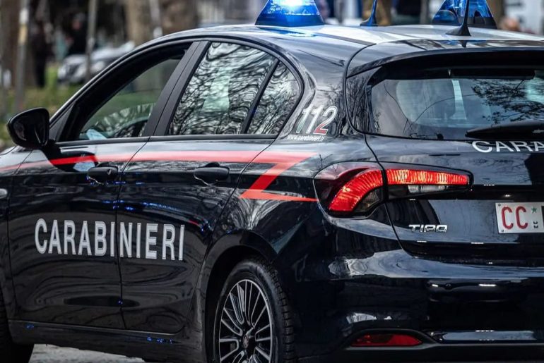 Aggredisce il compagno di scuola a martellate a Gela, forse vendetta per bullismo