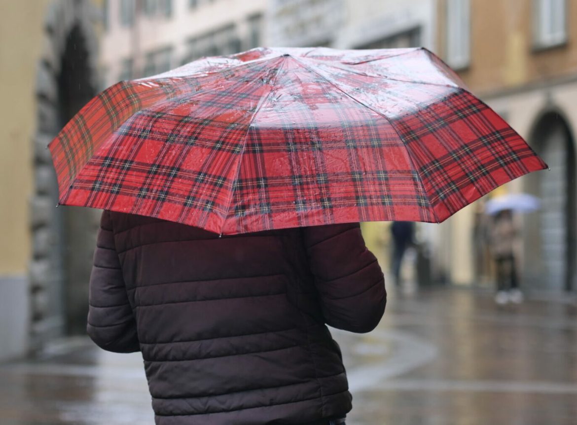 Allerta meteo per forte vento, a Palermo giovedì scuole chiuse
