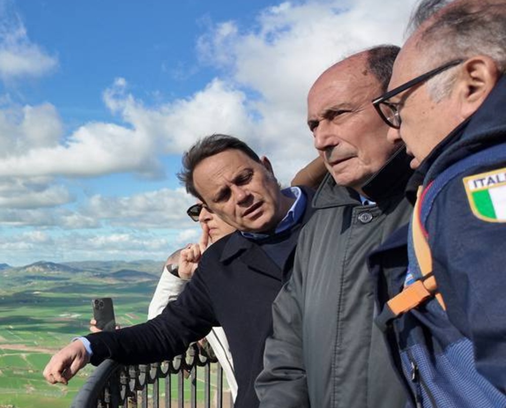 Frana Niscemi, 13 milioni dalla Regione per una nuova casa agli sfollati. Pubblicato il bando per i ristori alle imprese danneggiate dal ciclone