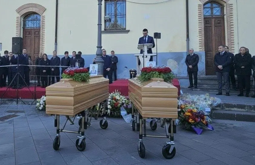 Cacciatori trovati morti nel Messinese, una folla commossa ai funerali