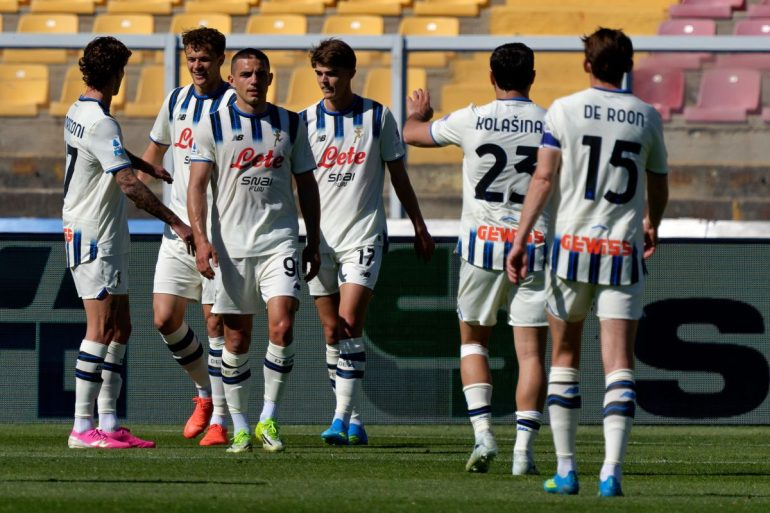 L’Atalanta vince a Lecce e accorcia su Como e Roma