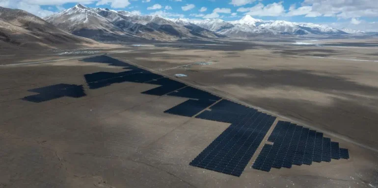 Cina, nello Xizang una centrale solare a 4.550 metri di altitudine