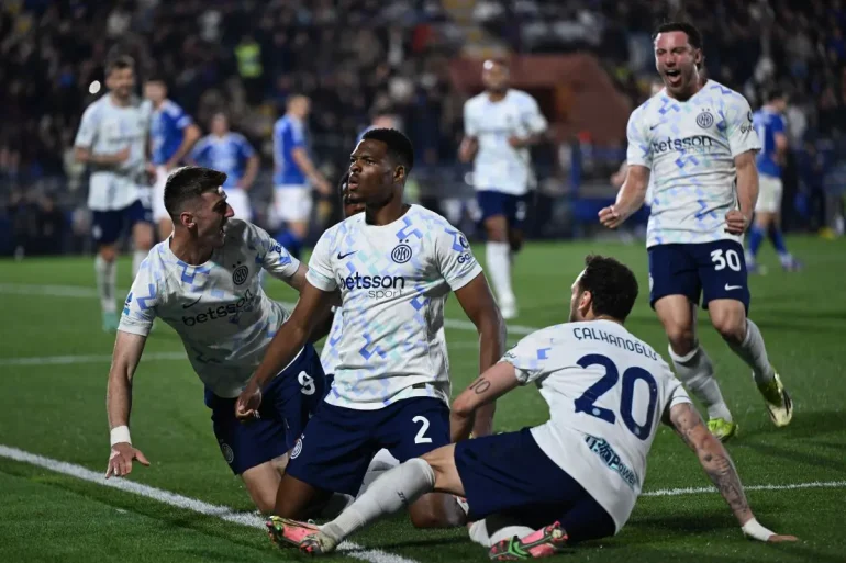 Da 2-0 a 3-4, l’Inter vince a Como in rimonta e vola a +9 sul Napoli