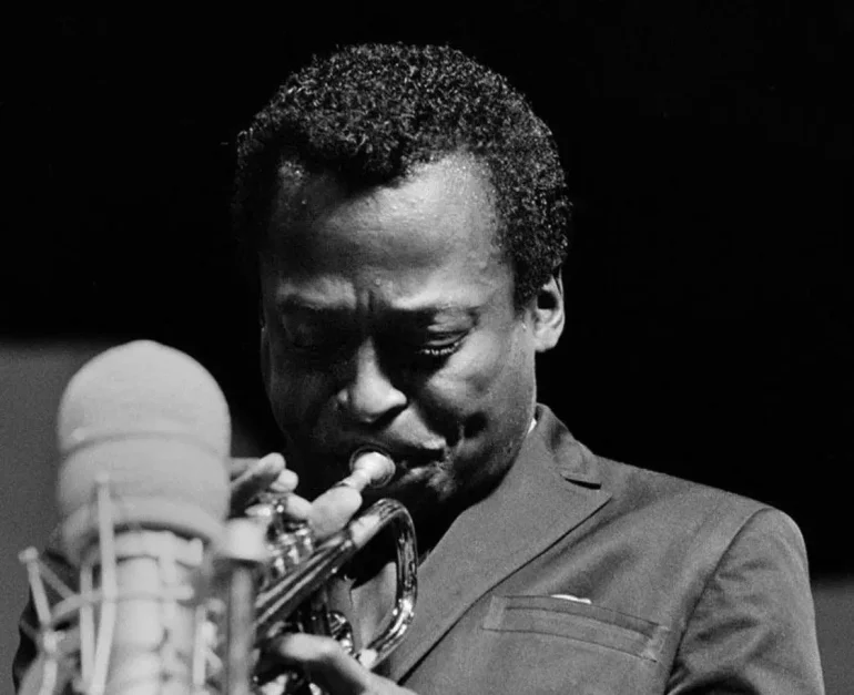 Su tivusat la leggenda di Miles Davis a cento anni dalla nascita