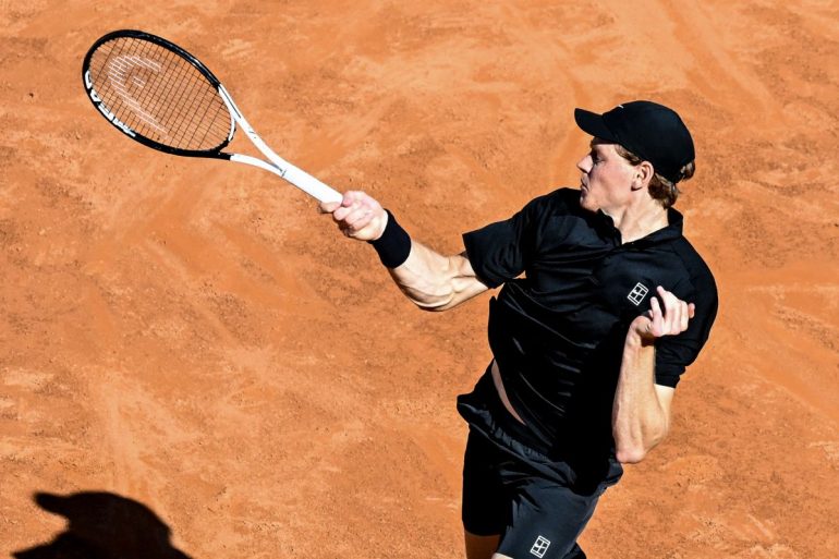 Sinner batte Rublev in due set, è semifinale a Roma con record