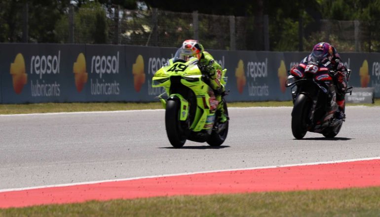 Tra incidenti e bandiere rosse, Di Giannantonio vince il Gp di Catalogna