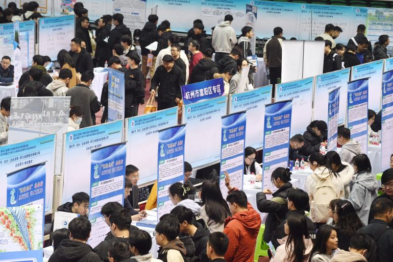 Cina, il mercato del lavoro stabile ad aprile