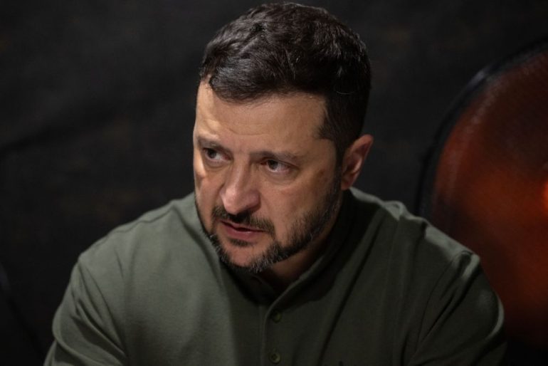 Ucraina, Zelensky “Colpita la sede dei servizi russi a Kherson”