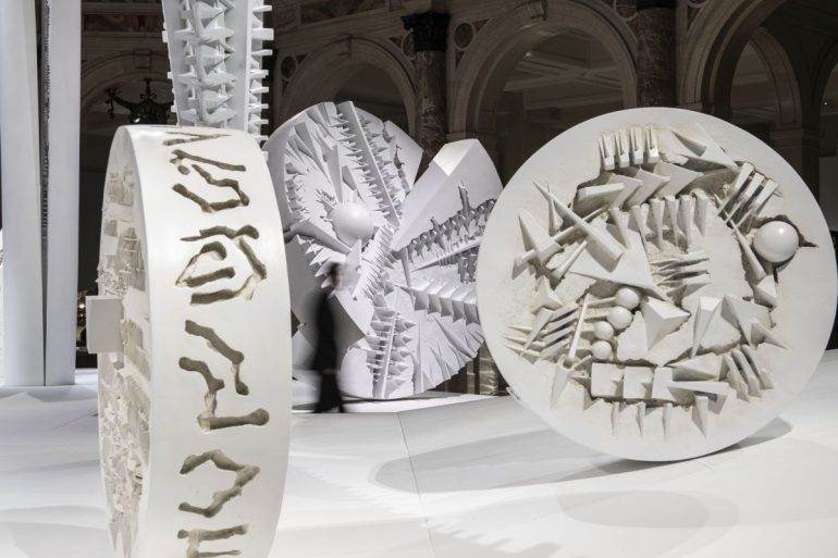 Intesa Sanpaolo, alle Gallerie d’Italia le grandi opere di Arnaldo Pomodoro