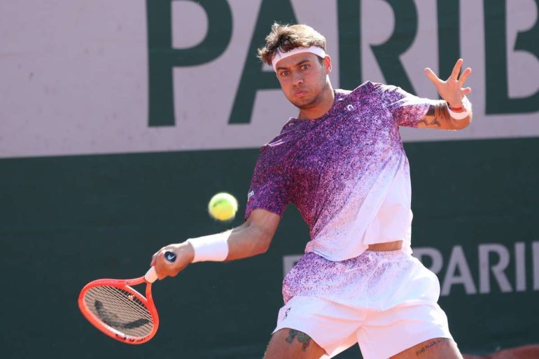 Cobolli domina Tien e vola agli ottavi del Roland Garros