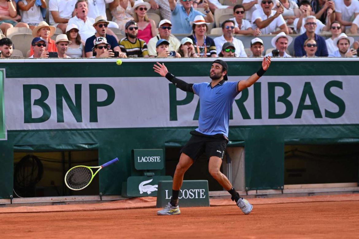 Berrettini vola ai quarti al Roland Garros, Cerundolo battuto in tre set