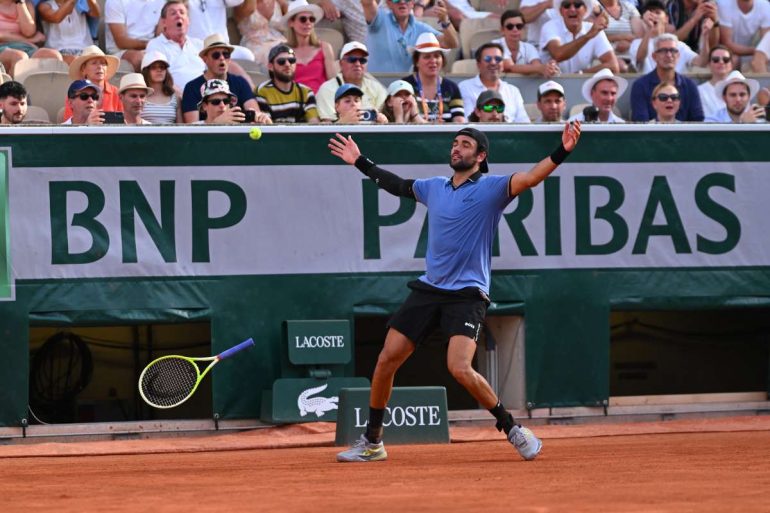 Berrettini vola ai quarti al Roland Garros, Cerundolo battuto in tre set