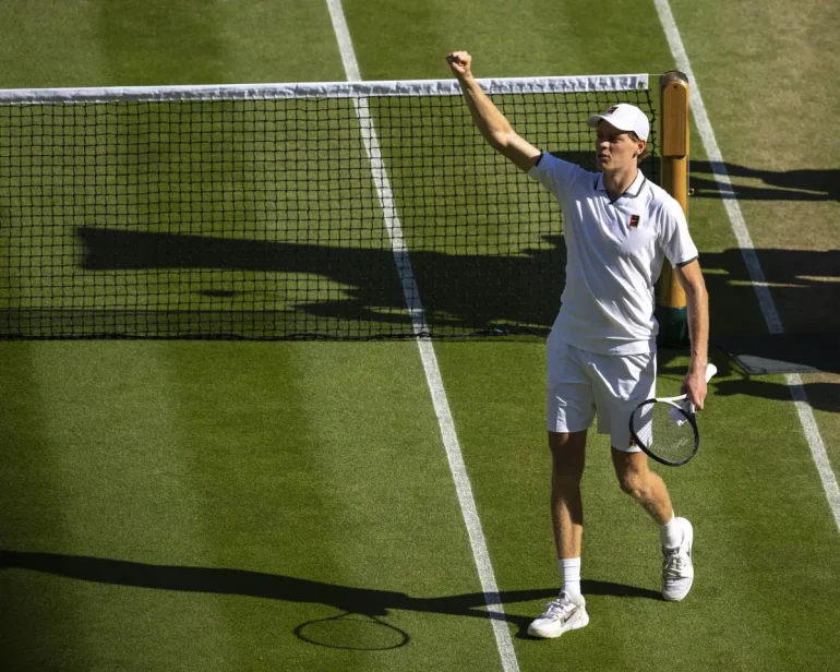 Sinner ai quarti di Wimbledon, battuto il giapponese Mochizuki