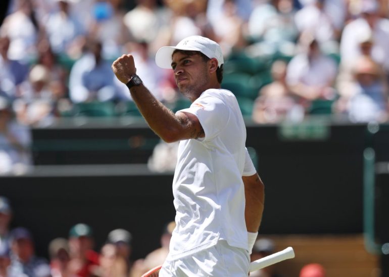 Cobolli batte De Minaur in tre set e vola ai quarti di Wimbledon