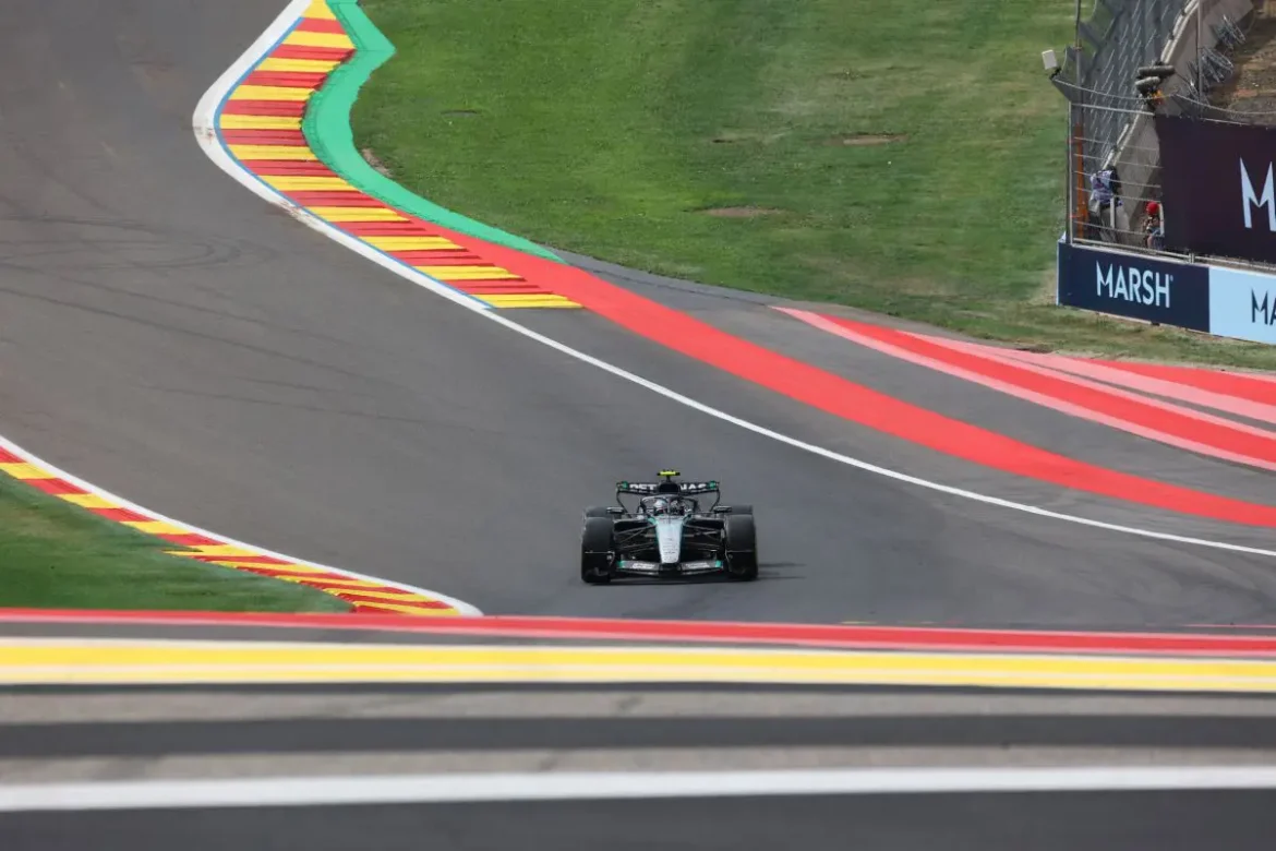 Antonelli in pole a Spa davanti a Verstappen, Leclerc in seconda fila