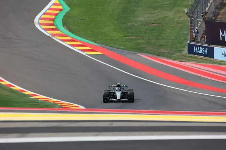 Antonelli in pole a Spa davanti a Verstappen, Leclerc in seconda fila