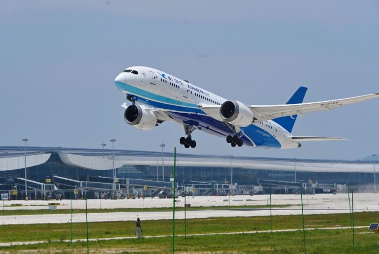 Cina, cresce traffico aereo passeggeri internazionale, in un anno +5,7%