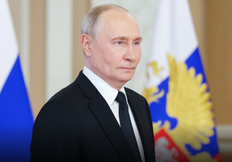 Putin ordina stop attacchi su Kiev per tre giorni