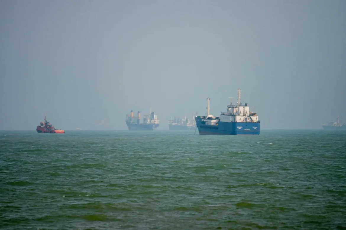 Nave iraniana colpita nello Stretto di Hormuz, un morto e tre feriti