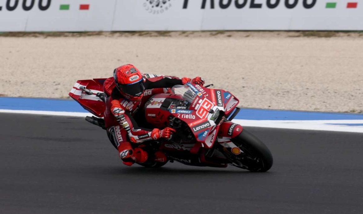 Marc Marquez trionfa al Gp di San Marino, Bezzecchi subito out