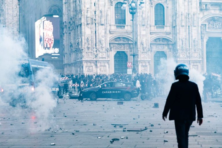Cortei, il bilancio è di 28 arresti e 43 denunce. Tra le forze ordine 141 feriti