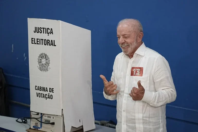 Brasile, Lula vince il ballottaggio ma Flavio Bolsonaro contesta il risultato